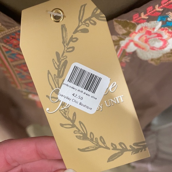 Floral Embroidered Shift Dress - Picture 7 of 7